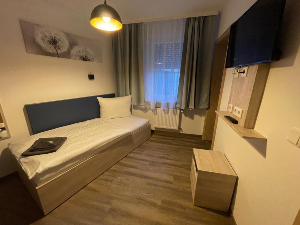 Hotel Hbf Garni 3*